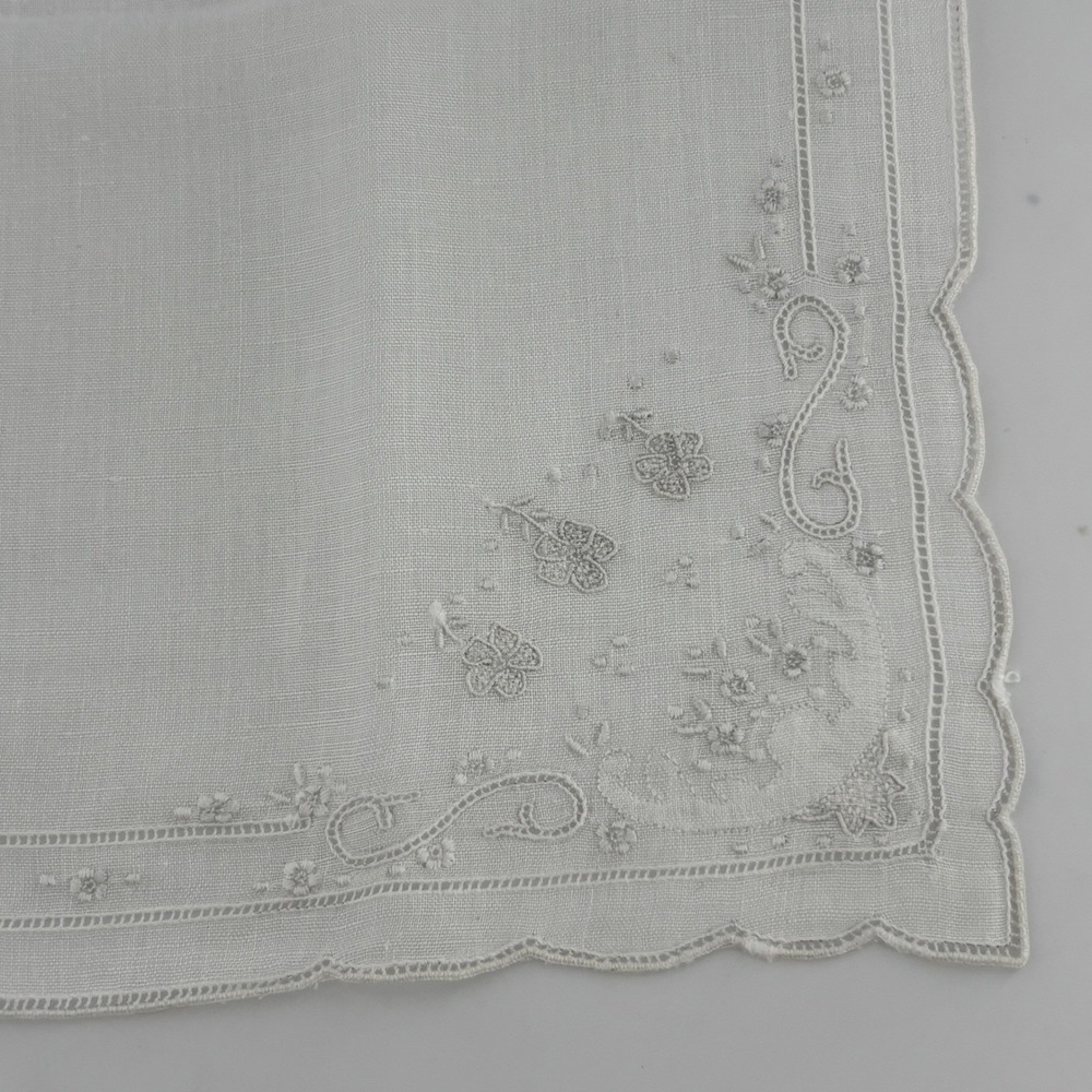 Elegant White Linen Handkerchief Scalloped Edge Floral Embroidery